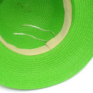 Vista dettagliata dell'interno del cappello di paglia verde con fascia tergisudore beige.