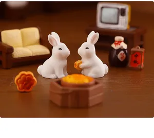 Mignonnes figurines de lapin en résine avec gâteau de lune pour décoration de fête.
