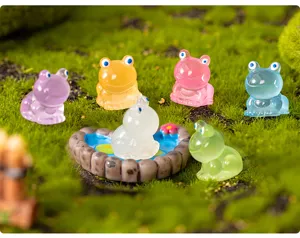 Ornamenti in miniatura di rana in resina luminosa micro paesaggio colorato muschio scrivania
