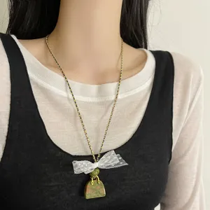Lace bow bag pendant necklace, niche design green stone clavicle chain chic style.