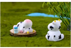 Mini resin cow figurines for moss micro landscape succulent bonsai decoration and garden craft.