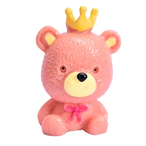 Mignonne figurine d'ours en résine avec couronne vue principale pour bricolage et porte-clés