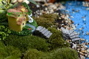 Ornement miniature en résine marches en pierre et maison pour décoration micro paysage de mousse.