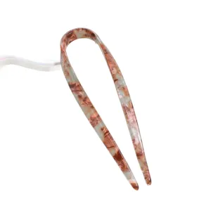 Minimalist U-shaped hair fork elegant tortoiseshell hairpin for women daily hair styling.