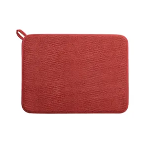 Rote Mikrofaser Geschirrabtropfmatte Detail, hochsaugfähige Küchenmatte für Besteck.