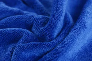 Mikrofaser Reinigungstuch Stoff Detail blaue dicke saugfaehige Tuch Textur Nahaufnahme