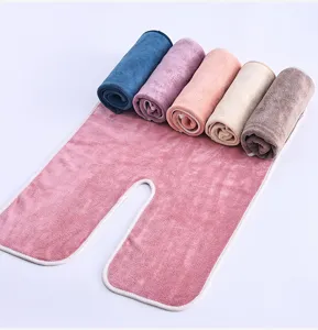 Set di asciugamani da spa con telo toracico a U e asciugamani colorati per massaggio viso.
