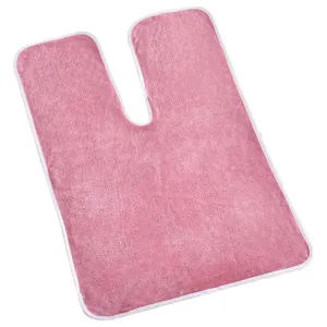 Asciugamano spa rosa a forma di U per massaggio facciale e trattamenti di salone con bordo bianco.