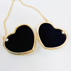 Elegant heart-shaped gold clutch evening bag with metal chain strap for women party wear