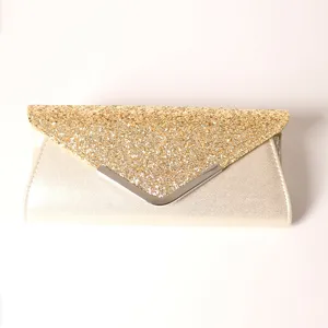 Elegante borsa a tracolla con busta glitterata dorata da donna per festa serale matrimonio.