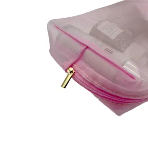 Sac de maquillage en filet rose pochette de voyage portable avec fermeture éclair dorée.