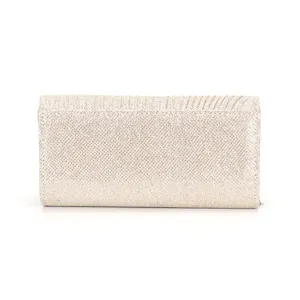 Elegante borsa a tracolla o pochette da sera glitterata da donna, dettaglio borsa da festa.