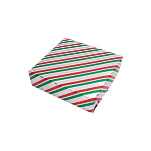 Kerst gestreepte geschenkdoos, feestelijke vierkante verpakking voor vakantiefeest en cadeaus.