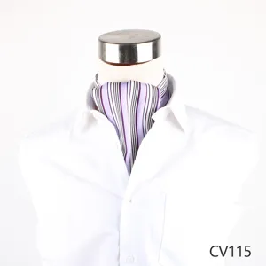 Vista dettagliata di una cravatta ascot in seta a righe viola e bianche su manichino.