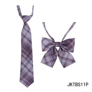 Ensemble cravate et nœud papillon JK à carreau violet, accessoire d'uniforme scolaire.
