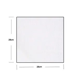 Vue détaillée d'un mouchoir en lin blanc avec des coutures fines et une taille de 28x28cm.