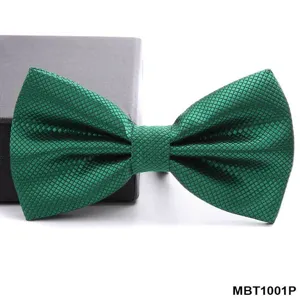 Farfalla verde primo piano, tessuto strutturato matrimonio sposo formale accessorio collo vista dettagliata.