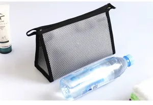 Grande trousse de maquillage en filet avec bordure noire, organiseur de voyage respirant.