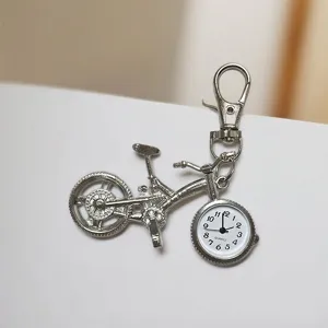 Portachiavi con Orologio da Tasca in Metallo Creativo Simpatico Cartone Animato Bicicletta Orso Gatto Cuore Anello Chiave