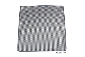 Detailaufnahme des schwarz-weißen Karos-Einstecktuchs mit feiner Polyester-Textur.