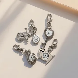 Set orologio da tasca portachiavi in metallo carino, design bici orso cuore ciondoli decorativi.