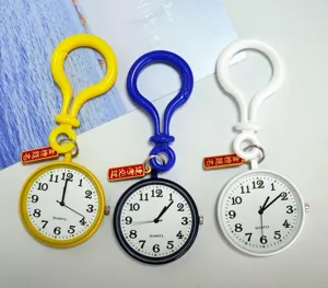 Kleuren kwarts zakhorloge voor studenten met sleutelhanger haak en geluksbrenger hanger.