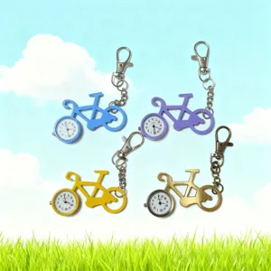 Schattige fietsvormige quartz zakhorloge sleutelhanger met metalen frame en mini-wijzerplaat.