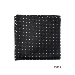Zwarte zijden pochet met witte stippen, klassiek herenpak accessoire voor zakelijke bijeenkomsten.