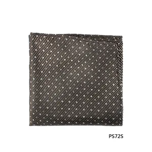 Pochette detailweergave, elegante gestoomde zakdoek met patroon voor herenpakken en formele kleding.