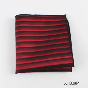 Rood zwart gestreept pochet heren zakdoek voor formeel pak bruiloft en zakelijk.