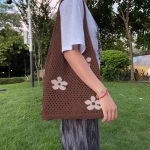 Braune gehaakte netz Tragetasche für Damen, stilvolle Strick Blumen Schultertasche casual.