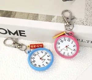 Quarz Taschenuhr Schlüsselanhänger Detailansicht, tragbare leuchtende Digitaluhr für Schüler, bunt.