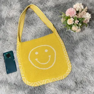 Gelbe Strick-Tragetasche mit süßem weißen Smiley-Muster, lässige Schultertasche für Damen.