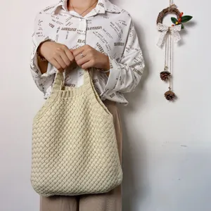 Beigefarbene gestrickte Tasche für Damen, Retro lässige Umhängetasche, große Pendler Handtasche.