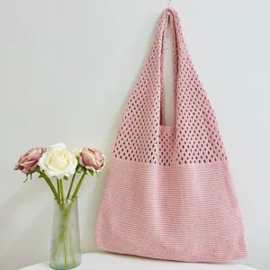 Rosa gehäkelte Schultertasche, bequeme und modische Freizeittasche für den Alltag.