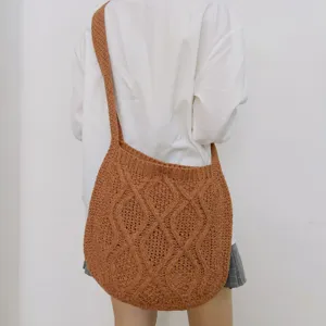 Braune Zopfmuster Umhängetasche, lässige gewebte Damen Tote Bag im Retro Alltagsstil.