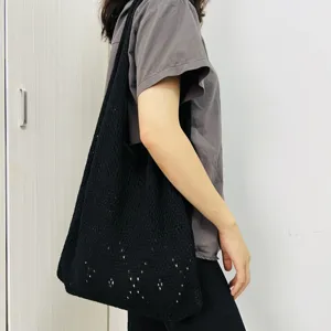 Lässige schwarze Strick-Tasche mit großem Fassungsvermögen und bequemem Schulter-Tragedesign.