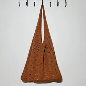 Braune Strick-Tragetasche, Vintage Chic Umhängetasche, lässige Damen Handtasche aus Strick.