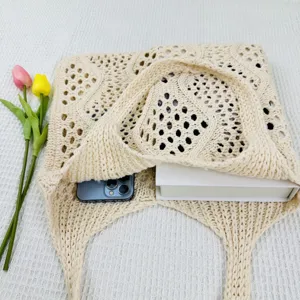 Beige Strick Strandtasche, gehäkelte lässige Schultertasche für Damen im Sommeralltag.