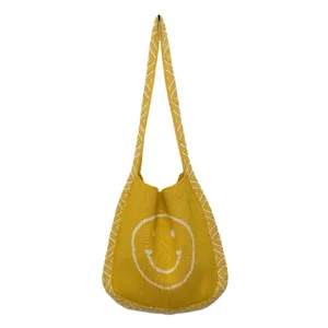 Gelbe Strick Umhängetasche mit süßem Smiley Gesicht Muster, modische Freizeittasche für Damen.