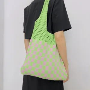 Borsa a tracolla in maglia a quadri verde e rosa borsa retrò casual da donna