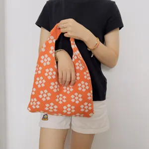 Orange weiße Strick Umhängetasche, lässige gewebte Damen Achseltasche für den Alltag.