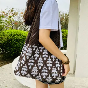 Braune gestrickte hohle Tote Bag, stilvolle gewebte Umhängetasche, lässige Alltagstasche für Frauen.