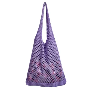 Lila Häkel-Strick-Netz-Umhängetasche, legere hohle Strandtasche mit schicker Webtextur.