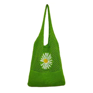 Grüne gestrickte Netz-Umhängetasche mit süßem weißem Gänseblümchen-Muster, Retro-Tasche.