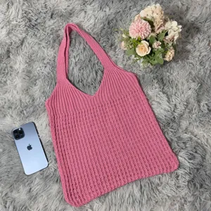 Rosa Strick Handtasche für Damen, große lässige Beuteltasche aus Strick, Schultertasche.