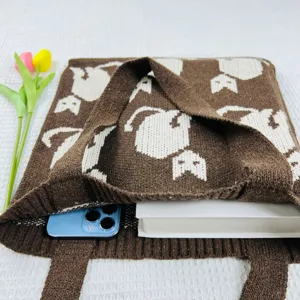 Gestrickte Tasche mit niedlichem Katzenmuster, lässige braune Umhängetasche für Damen.