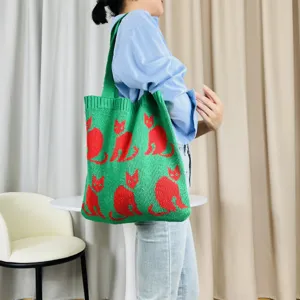 Charmante grüne Strick-Tasche mit süßem rotem Katzenmuster, lässige Umhängetasche.