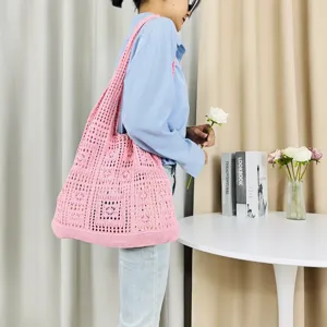 Modische rosa gestrickte Damentasche, lässige hohle Strand-Schultertasche für den Alltag.