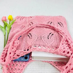 Rosa Strick Tasche Detailansicht, süße japanische Stil gewebte Schultertasche für den Alltag.